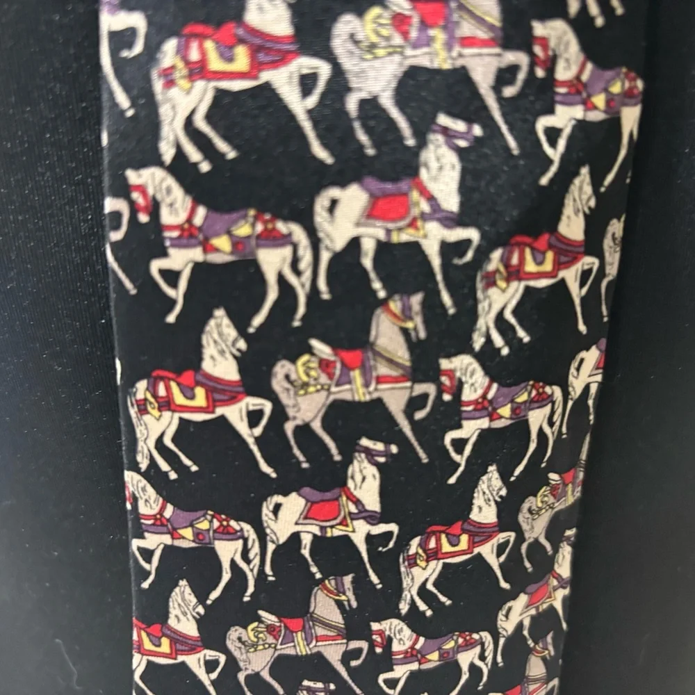 MBP New York-London-Tokyo 100% Silk Tie - Picture 4 of 5